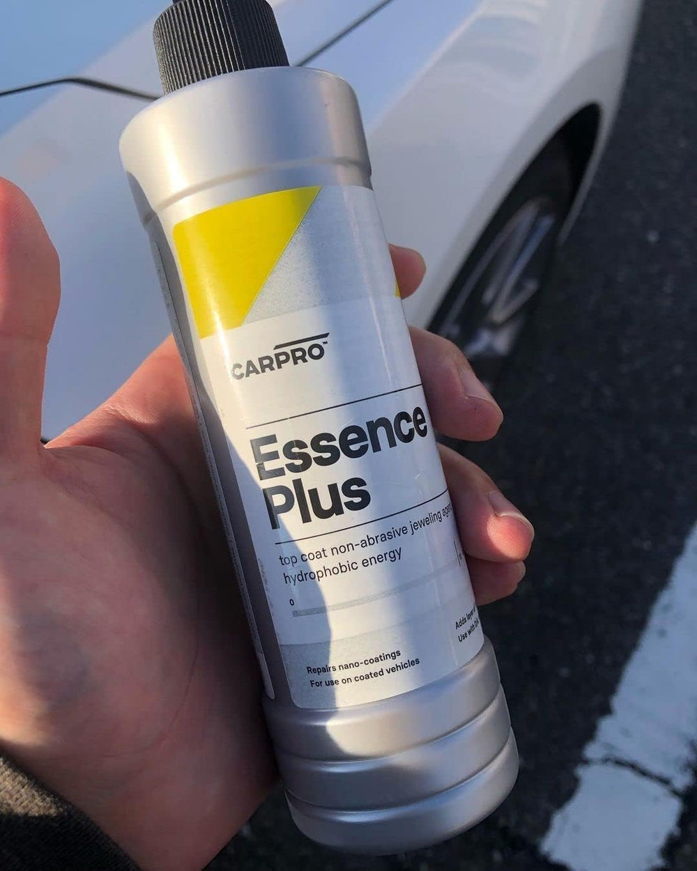 CARPRO Essence Plus Non-Abrasive Gloss Agent, SiO2, Blend of Ceramic Coat Rep...